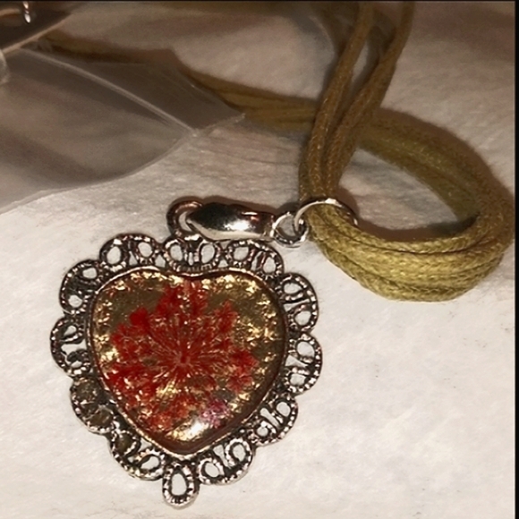 Floral Glass Heart Pendant - Picture 7 of 8